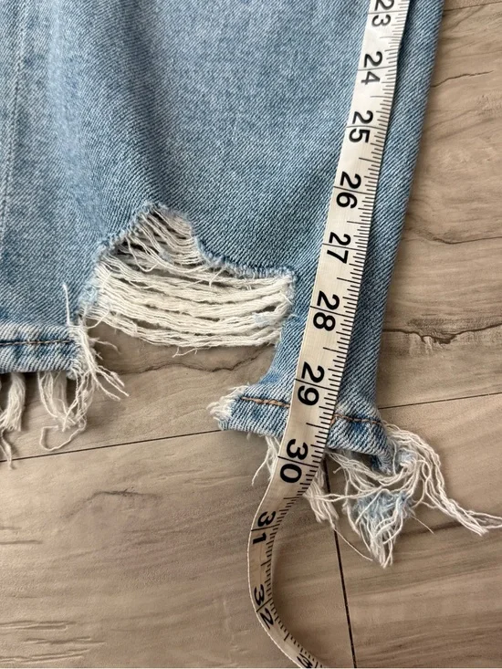 American Eagle Mom Jean Light Wash Distressed Denim Jeans Women’s Size 8 Long - Picture 8 of 9